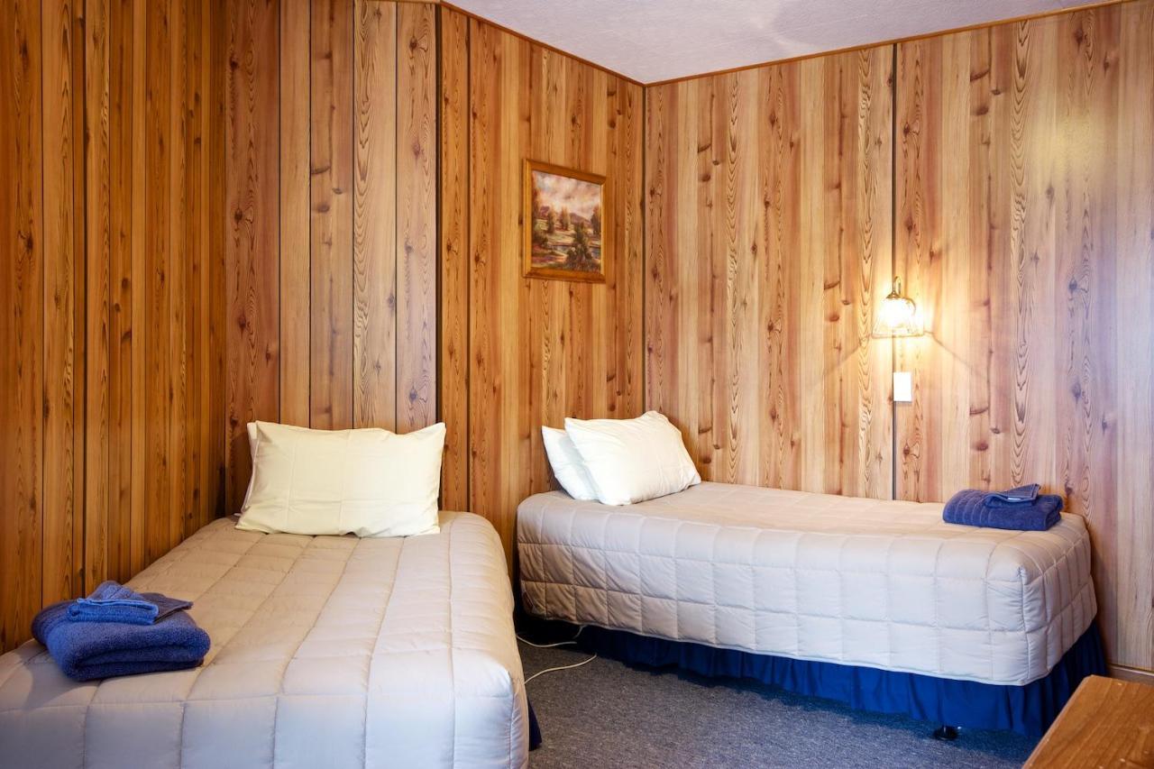 Owaka Lodge Motel Экстерьер фото